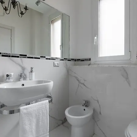Ai Piedi Di San Luca - Parcheggio + 3 Bagni *